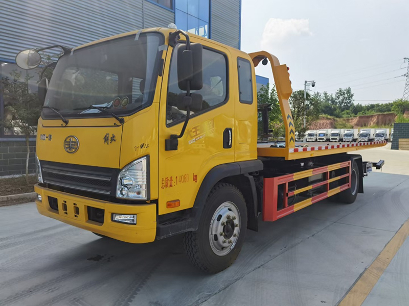 國六解放大王駕到4700軸距清障車